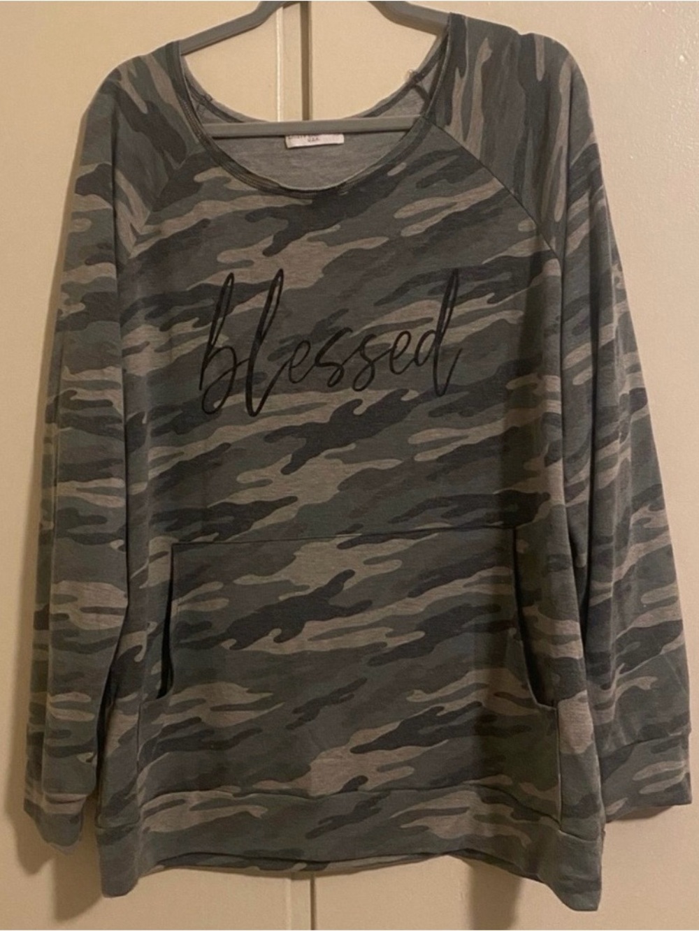 ‘Blessed’ Camo long sleeve kangaroo pocket T-shirt size 1X. Worn 1X